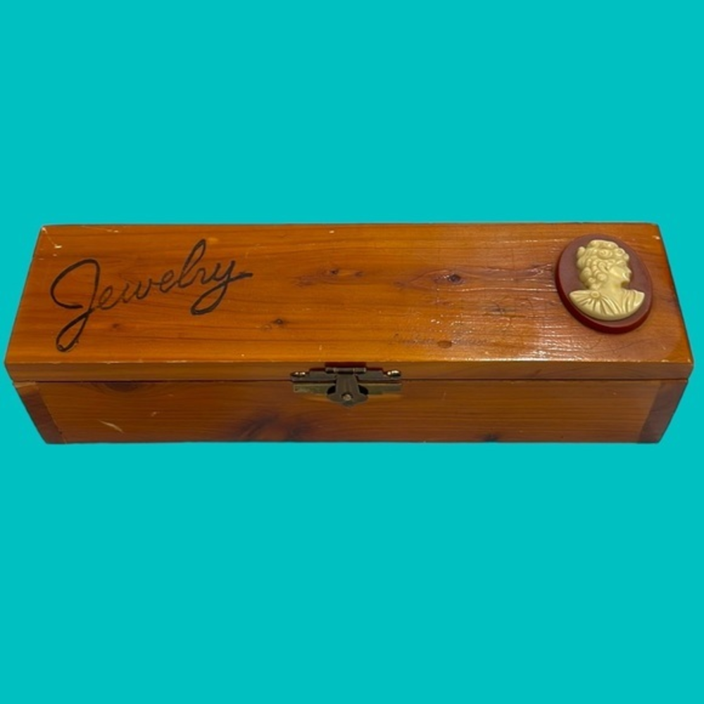 💜VINTAGE CAMEO‎  Wooden Jewelry Box